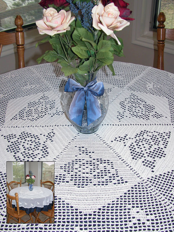 Roses in the Round Table Cover